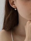 Stiletto Pearl Earring